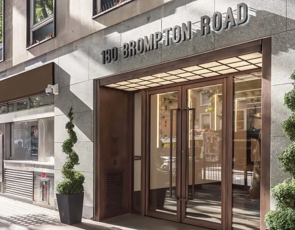 Entrance of 180 Brompton Road, Knightsbridge